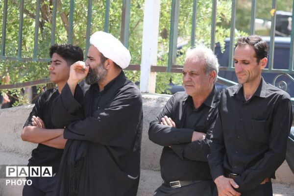 از کودکان تا بزرگسالان؛ زنجیر پیوند دل‌ها در روز عاشورا در روستای سرحوضک کاشمر