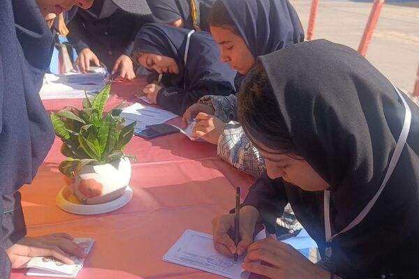 انتخابات شورای دانش آموزی در دبیرستان مهر نیشابور