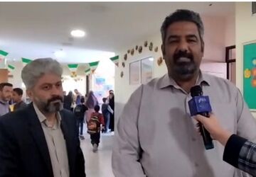مراسم روز زمین پاک در دبستان معلم