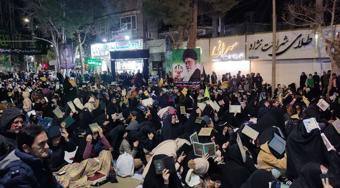 عزاداری مردم اسفراین در شب اول قدر، همزمان با هشتمین شب شهادت رهبر انقلاب