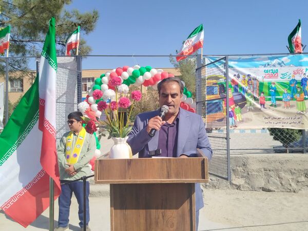 افتتاح چمن مصنوعی دبیرستان نمونه دولتی دانش کاشمر 