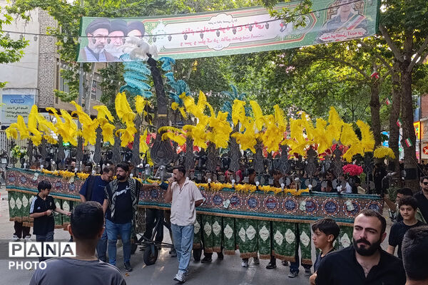 آیین باشکوه علم‌گردانی در غروب عاشورا 