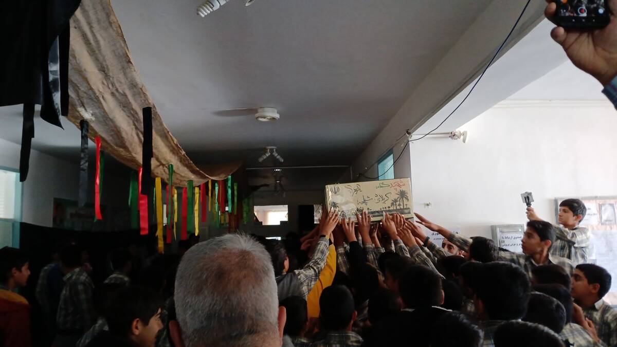 میزبانی دبیرستان نمونه دولتی شهید حاج قاسم سلیمانی شهرستان بن از شهید گمنام
