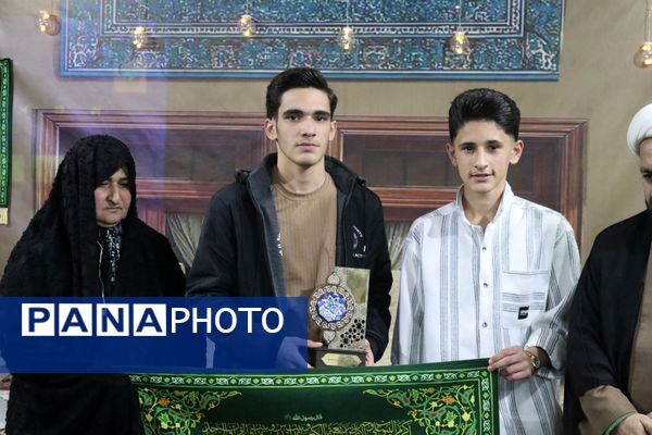 هفتمین محفل قرآنی «رواق» با محوریت ترویج جلسات خانگی قرآنی در شهرستان فلارد