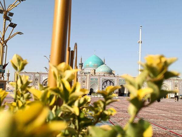 حال و هوای حرم رضوی و خیابان های اطراف آن در عاشورای حسینی