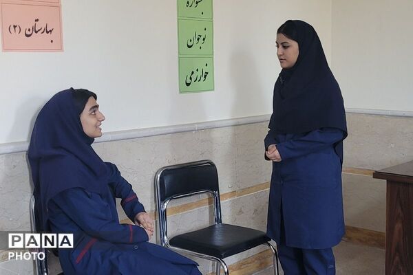 رقابت نخبگان جوان زبان خارجی در دبیرستان فرهنگ