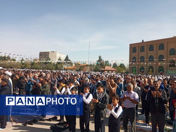 اقامه نماز عید فطر در شهرستان چناران