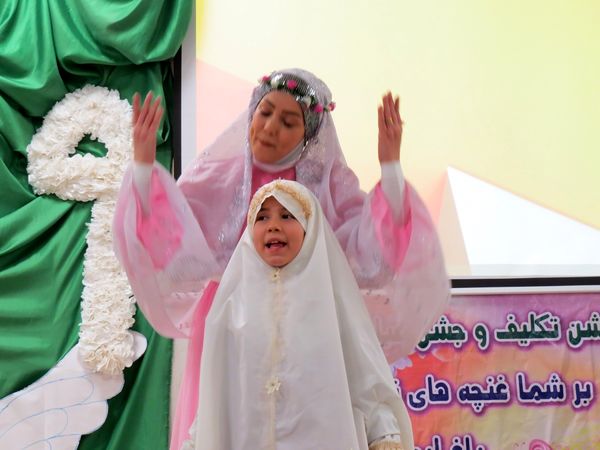 نواختن زنگ جشن نیکوکاری در دبستان امام خمینی(ره) بجنورد