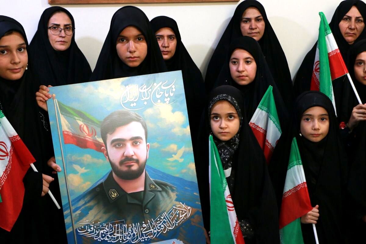دیدار کمیته خادم شهدا شهرستان ملارد با خانواده شهید محمد شاهوردی