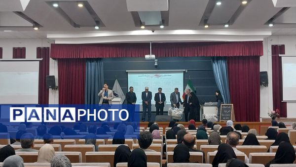 جلسه انجمن اولیا و مربیان در دبیرستان دوره دوم آرمینه مصلی نژاد