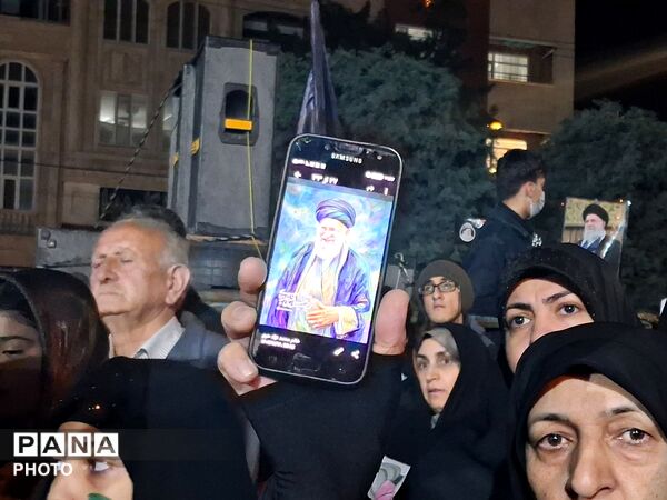 حماسه سازی مردم نیشابور در بیستمین شب از راهپیمایی های مردمی بلوار فضل 