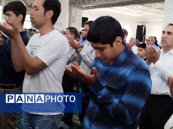 حضور پرشور جوانان و نوجوانان در نماز جمعه کاشمر