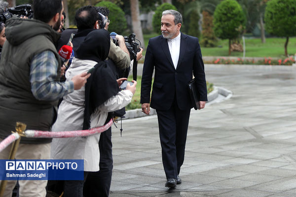 حاشیه جلسه هیات دولت - ۲۳ آبان