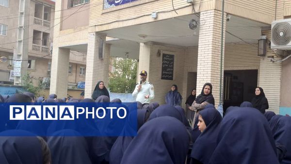 گرامیداشت روز نیروی انتظامی در دبیرستان بهار آزادی قائمشهر