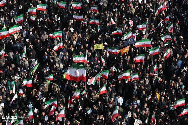 مراسم بیعت با سومین رهبر انقلاب در تهران - 2