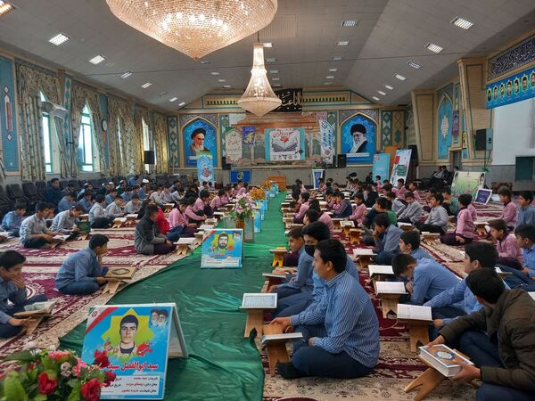 محفل انس با قرآن دانش‌آموزان دبیرستان نمونه زنده یاد زرتاش شهرستان خلیل آباد