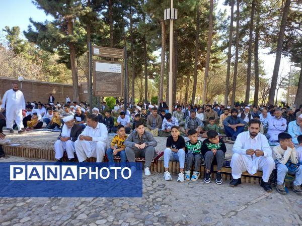 اقامه نماز عید فطر با حضور گسترده مردم اهل سنت تربت جام