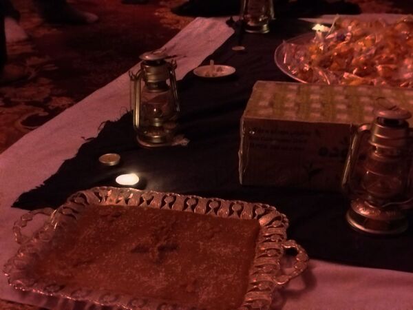 برپایی سفره حضرت رقیه(ص) در حسینه حسینی روستای رزق آباد شهرستان کاشمر