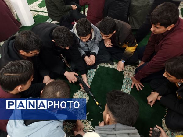 کلاس عملی  آمادگی دفاعی در دبیرستان نمونه آیت الله خامنه ای 