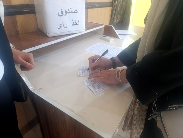 برگزاری جلسه انجمن اولیاء و مربیان دبیرستان نمونه دولتی پژوهش در آشخانه
