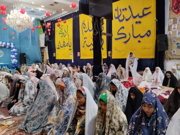 اعتکاف دختران نوجوان در مسجد سیدالشهدا مشهد