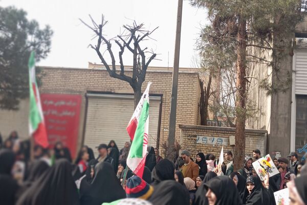 خروش مردمی در خیابان‌های رباط‌کریم در 22بهمن