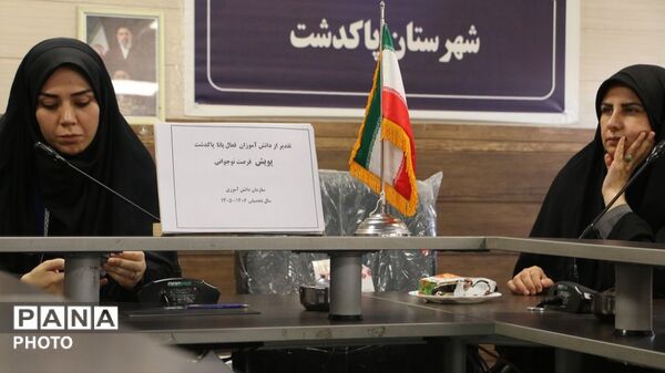 مراسم تقدیر از پیشگامان با حضور جمعی از مسئولان 