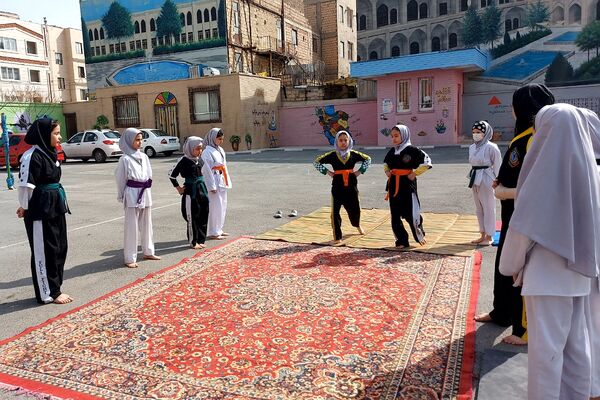 برگزاری جشن احسان و نیکوکاری در دبستان حکیم نظامی کهریزک 