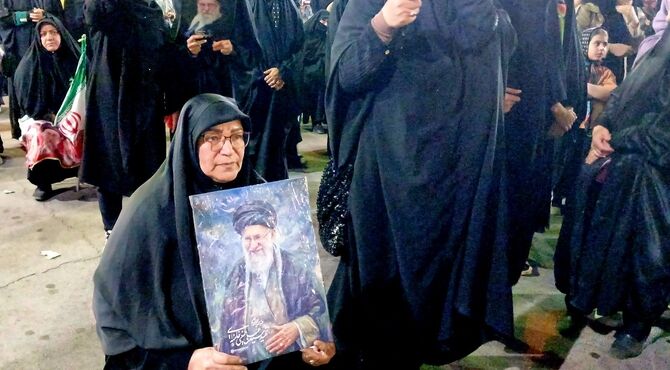 فریادِ خونخواهی؛ مشت‌های گره‌ کرده بر دهان دشمن