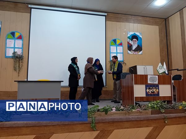 جلسه هم‌اندیشی مجمع مدرسین و مربیان پیشتاز اردوی تمشک در آشخانه