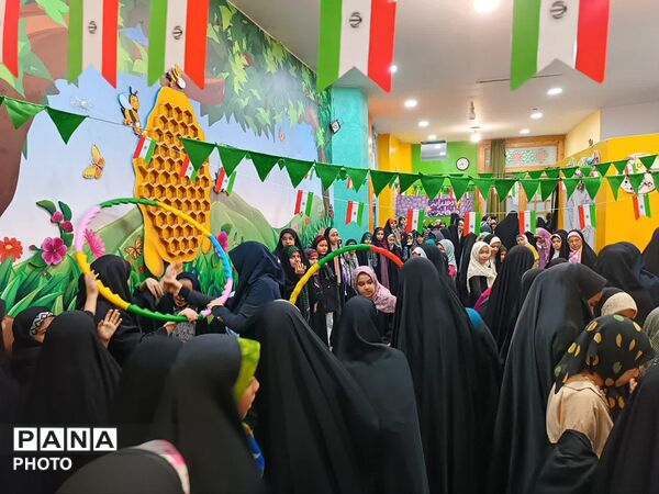 مراسم سالگرد شهید رئیسی در هیات دخترانه «زیر گنبد طلا»