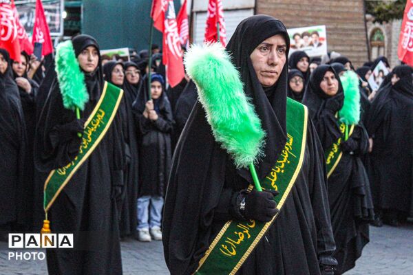 در سوگ شهادت امام رضا(ع)؛ شکوه دسته عزاداری خادمیاران رضوی در زنجان