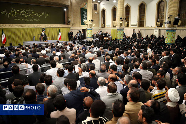 دیدار جمعی از معلمان با رهبر معظم انقلاب