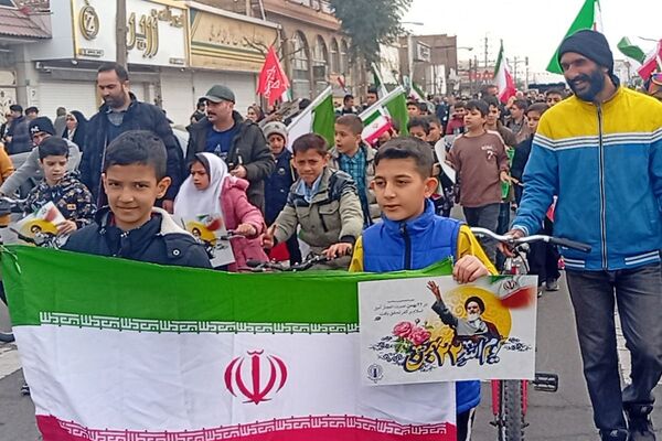 راهپیمایی باشکوه مردم قیامدشت در حمایت از آرمان‌های انقلاب