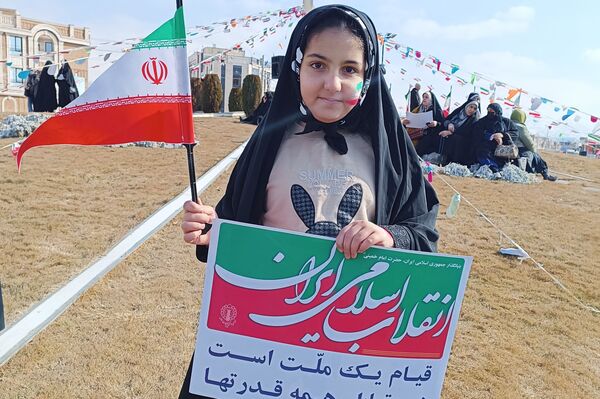 حضور دانش‌آموزان در راهپیمایی ۲۲ بهمن شهرستان پردیس 