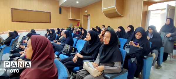 کارگاه آموزشی فرصت های متنوع یادگیری آموزگاران ابتدایی در کانون سمیه شهرستان شیروان 