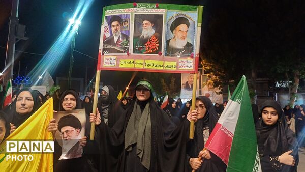خروش کوهدشتی‌ها در میدان امام خمینی(ره)؛ تجدید میثاق با وطن و آرمان‌های ملی
