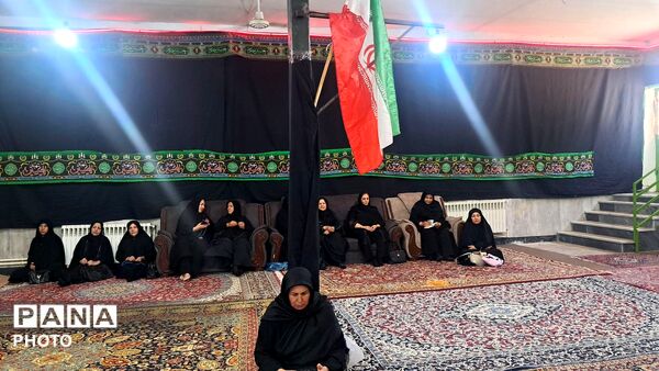 مراسم روضه‌خوانی در مسجد صاحب‌الزمان(عج) عرب آباد چهارباغ
