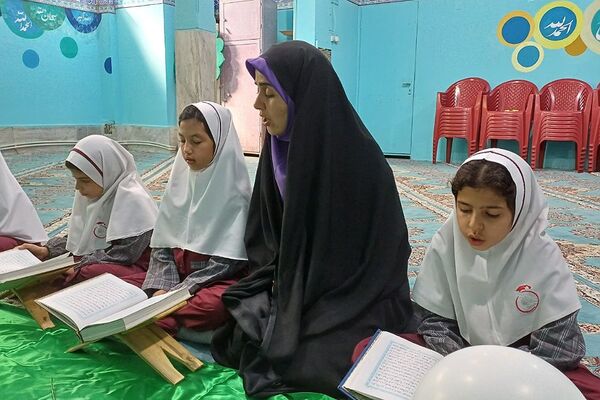 برگزاری محفل انس با قرآن کریم در دبستان ستایش شهریار