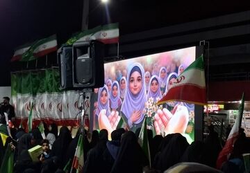 تجمع مردم لارستان در همدردی با خانواده شهدای میناب