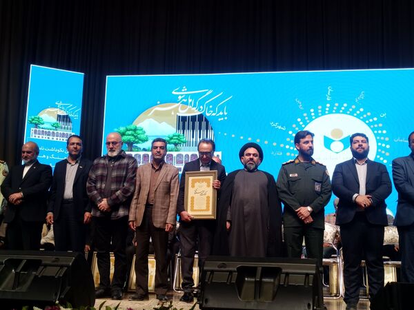 آیین بزرگداشت مردان نامدار با حضور چهره‌های فرهنگی و هنری در فرهنگسرای شهرکرد 