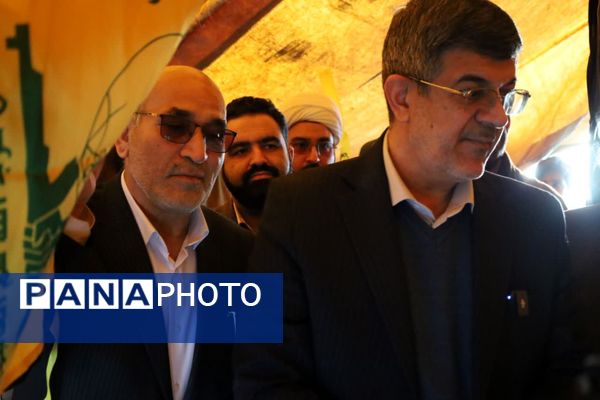 آیین نمادین نواختن «گلبانگ انقلاب اسلامی » در مدرسه احمد فتاحی ناحیه دو یزد