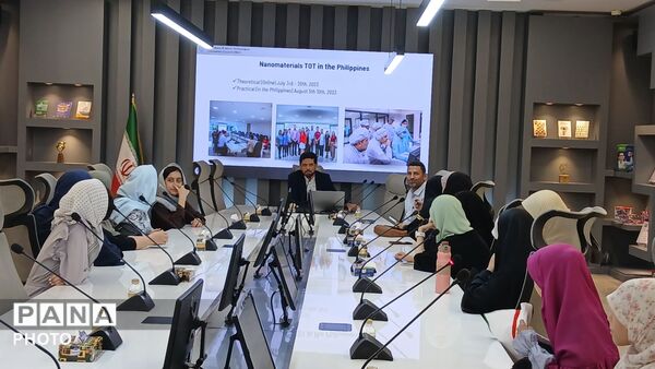  بازدید دانش‌آموزان تهران از ستاد فناوری نانو