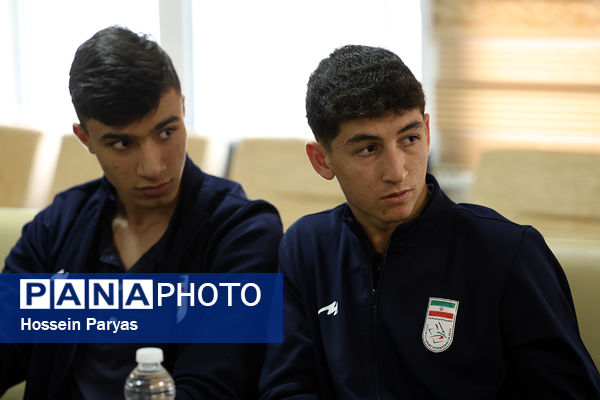 نشست صمیمی معاون تربیت بدنی و سلامت با ورزشکاران و کادر فنی تیم ملی والیبال دانش‌آموزی