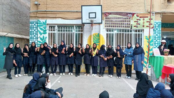 مراسم تجلیل از برترین های علمی ، آموزشی و پرورشی دبیرستان دانشور یک