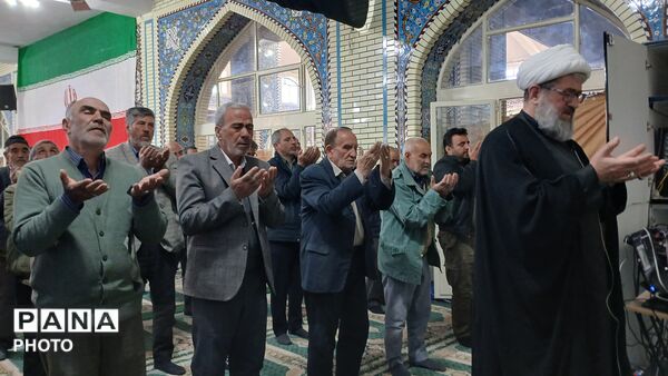 شکوه حضور در نماز جمعه شهرستان بن