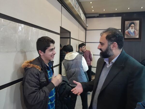 هم‌اندیشی فرماندار تفت با دانش‌آموزان 