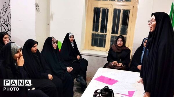 پاتوق فرهنگی دختران نوجوان مبارز