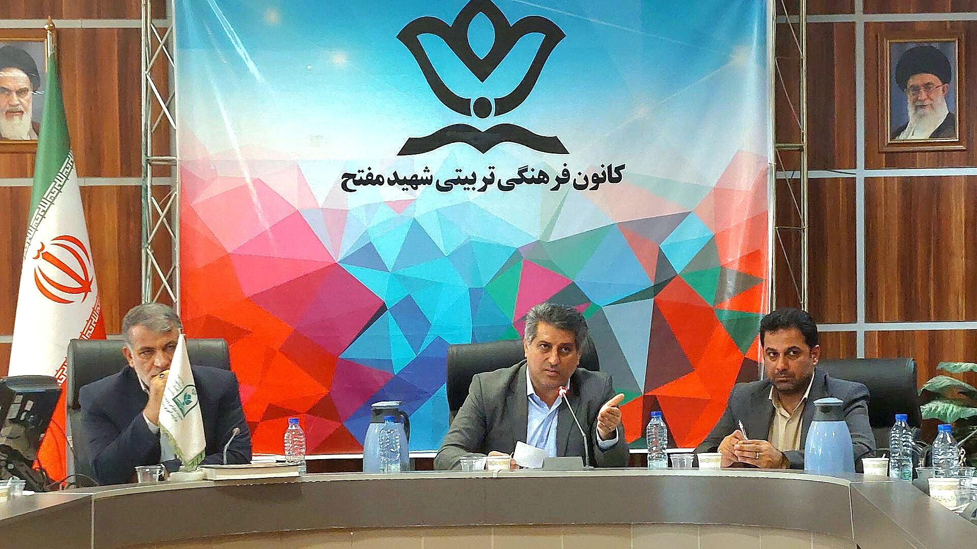 معلم نقش مرجعیت در برنامه درسی ملی دارد
