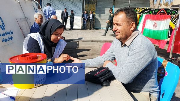 غرفه‌های سازمان دانش‌آموزی در راهپیمایی ۱۳ آبان یاسوج میزبان نوجوانان شدند